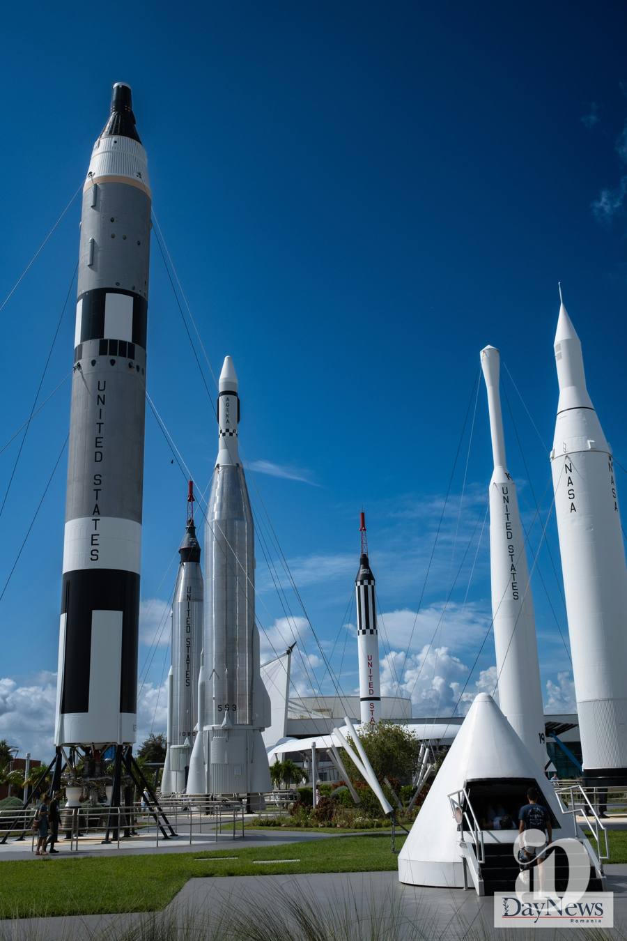 Expozitie de rachete si capsule spatiala