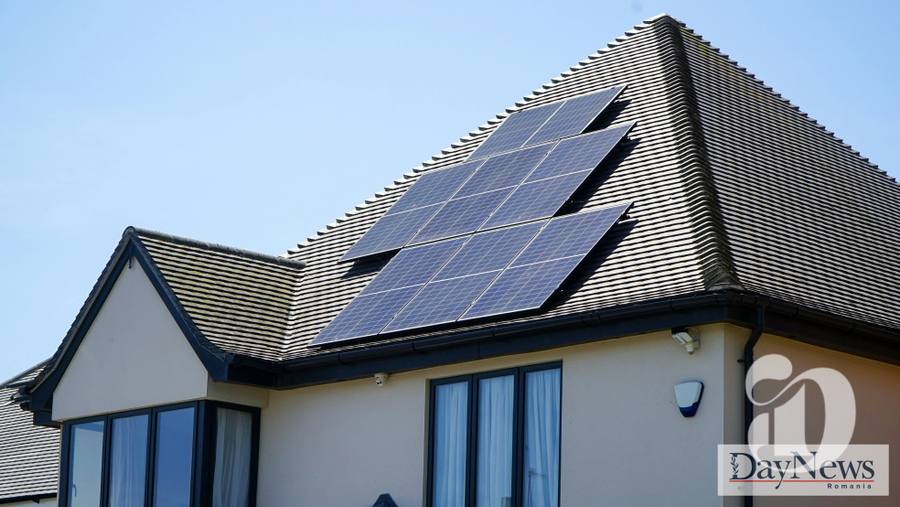 Casa cu panouri fotovoltaice