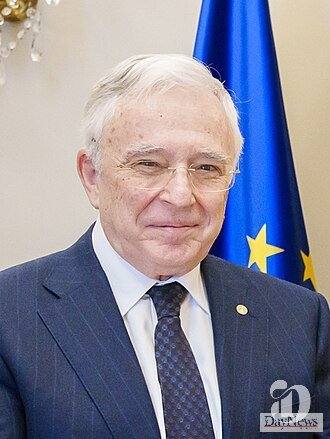 Mugur Isarescu