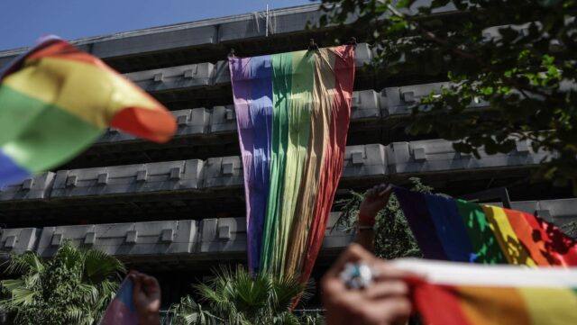 Turcia: 80 de arestări și sute de conturi blocate în campania anti-LGBT