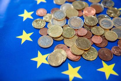 Euro atinge recordul de 5,2788 lei. Formarea Guvernului și evaluarea S&P, următoarele teste pentru România