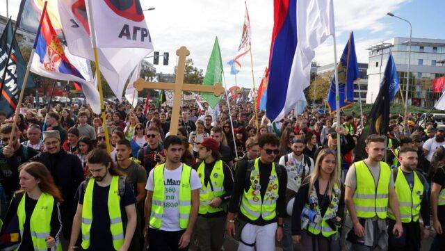 Studenții sârbi riscă pierderea sprijinului liberal prin tema Kosovo