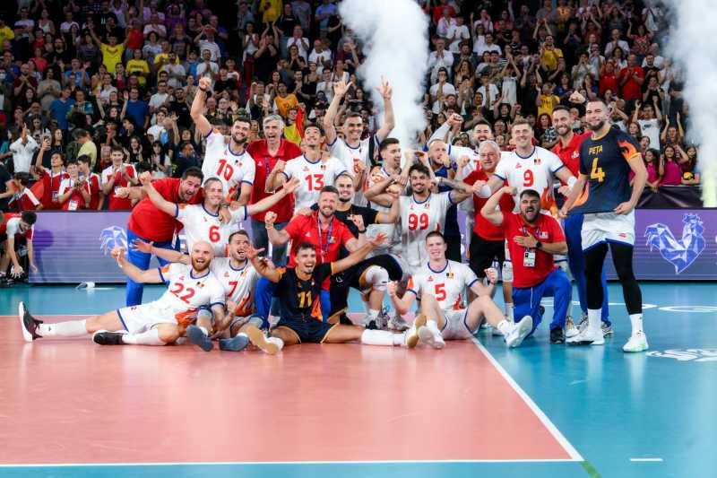 România ajunge în sferturile EuroVolley 2026: 3-0 cu Ucraina, după un ultim set încheiat la 30-28
