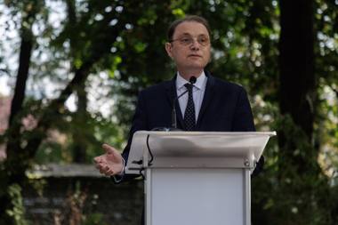 Luca Niculescu caută 233 de voturi până joi. PSD și PNL pun condiții diferite pentru susținerea Guvernului