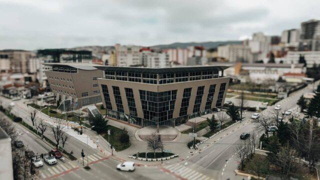 Kosovo restructurează universitățile care nu respectă standardele