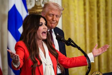 Trump analizează demiterea lui Kimberly Guilfoyle. Acuzațiile privind gazele, banii și România, contestate de avocați